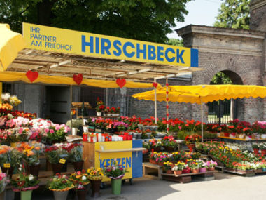Blumenstand Hirschbeck Zentralfriedhof 1. Tor