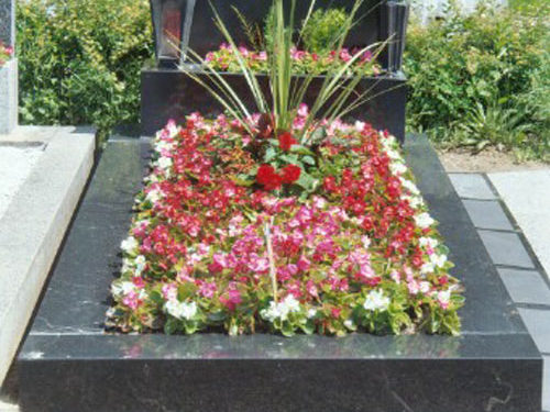 Grabgestaltung Saisonbepflanzung - (Nr. 12)