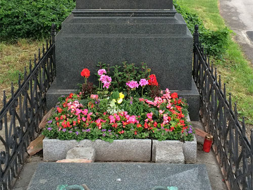 Grabgestaltung Saisonbepflanzung Sommer - (Nr. 7)