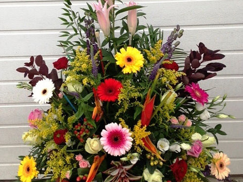 Trauerbinderei Blumengesteck - bunt (Nr. 25)