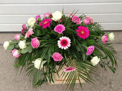 Trauerbinderei Blumengesteck - rosa-weiß (Nr. 29)