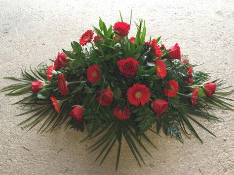 Trauerbinderei Blumengesteck - rot (Nr. 27)