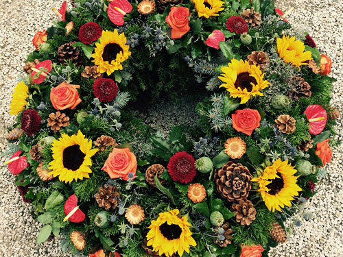 Trauerbinderei Blumenkranz rund - bunt (Nr. 14)