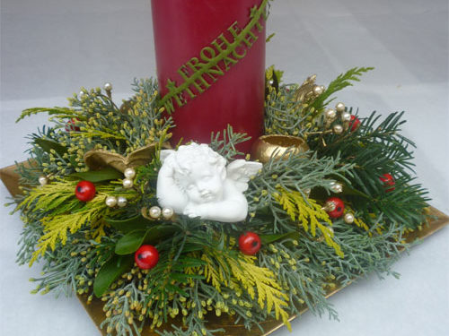 Floristik Blumengesteck mit Kerze für Weihnachten