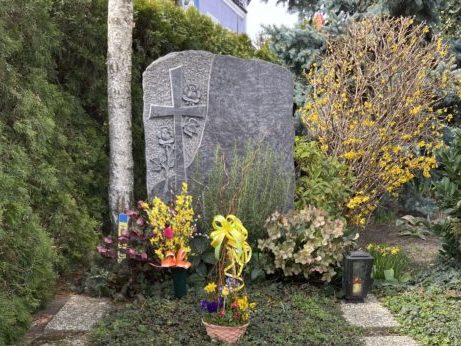 Grabgestaltung Saisonbepflanzung Frühling - (Nr. 9)